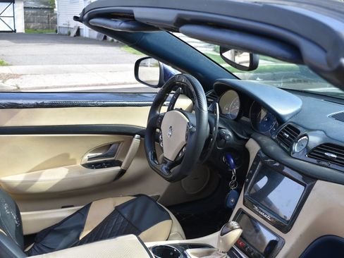 Used 2013 Maserati GranTurismo Convertible RWD image 26