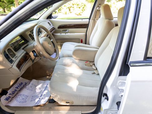 Used 2007 Mercury Grand Marquis GS RWD image 36