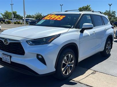 Used 2023 Toyota Highlander XLE