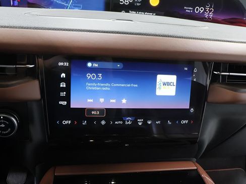 Used 2025 Lincoln Navigator Reserve AWD/4WD image 12