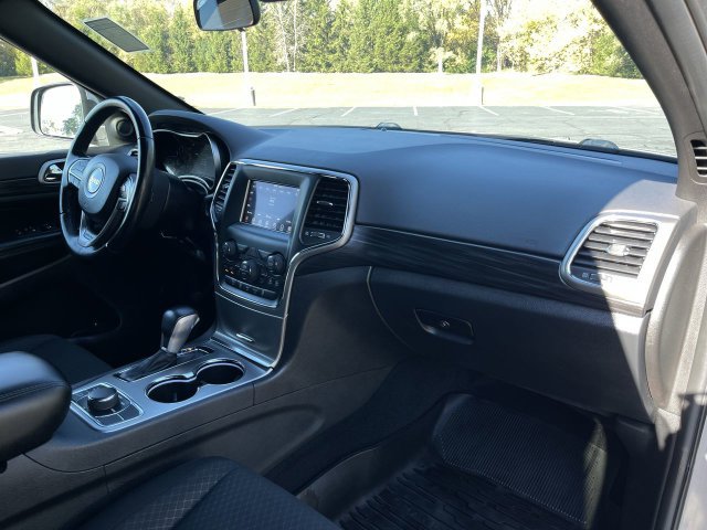 Used 2021 Jeep Grand Cherokee Laredo w/ Trailer Tow Group IV AWD/4WD image 28