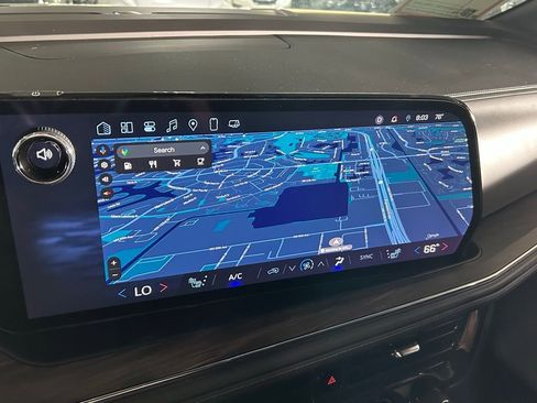 Used 2025 Chevrolet Suburban LT image 16