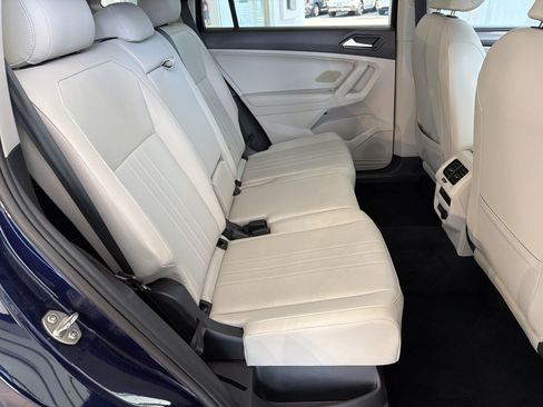 Used 2023 Volkswagen Tiguan SE w/ Panoramic Sunroof Package AWD/4WD image 29