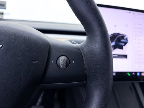 Used 2024 Tesla Model Y Long Range AWD/4WD image 30