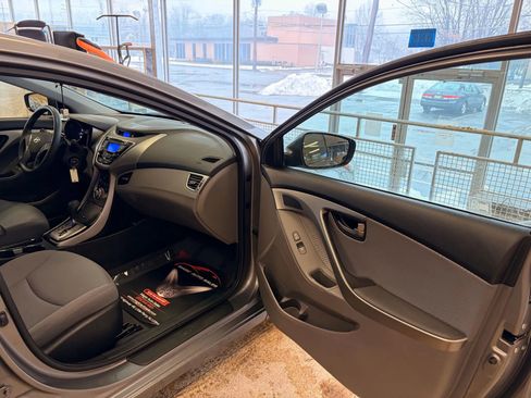 Used 2013 Hyundai Elantra GLS w/ Preferred Pkg image 17
