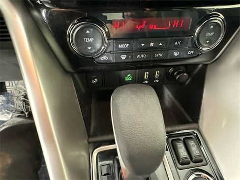 Used 2022 Mitsubishi Eclipse Cross SEL image 31