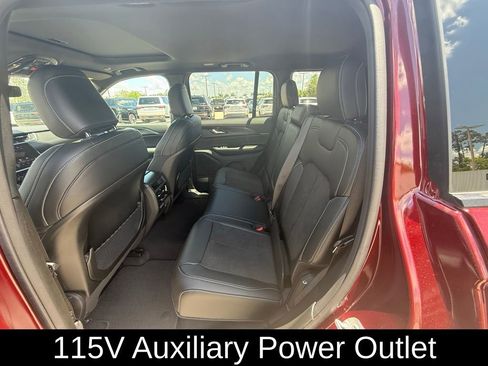 New 2025 Jeep Grand Cherokee Altitude image 34