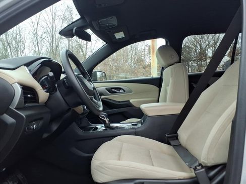 Used 2022 Chevrolet Traverse LS image 12