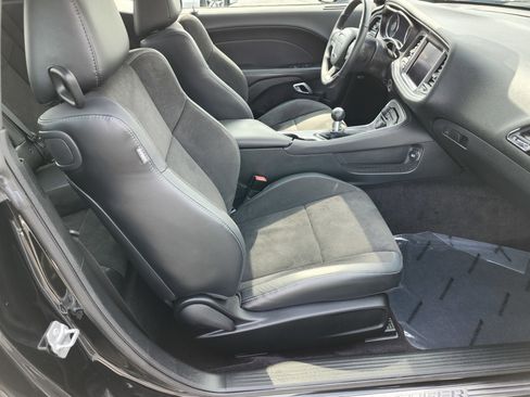 Used 2017 Dodge Challenger R/T Plus image 29