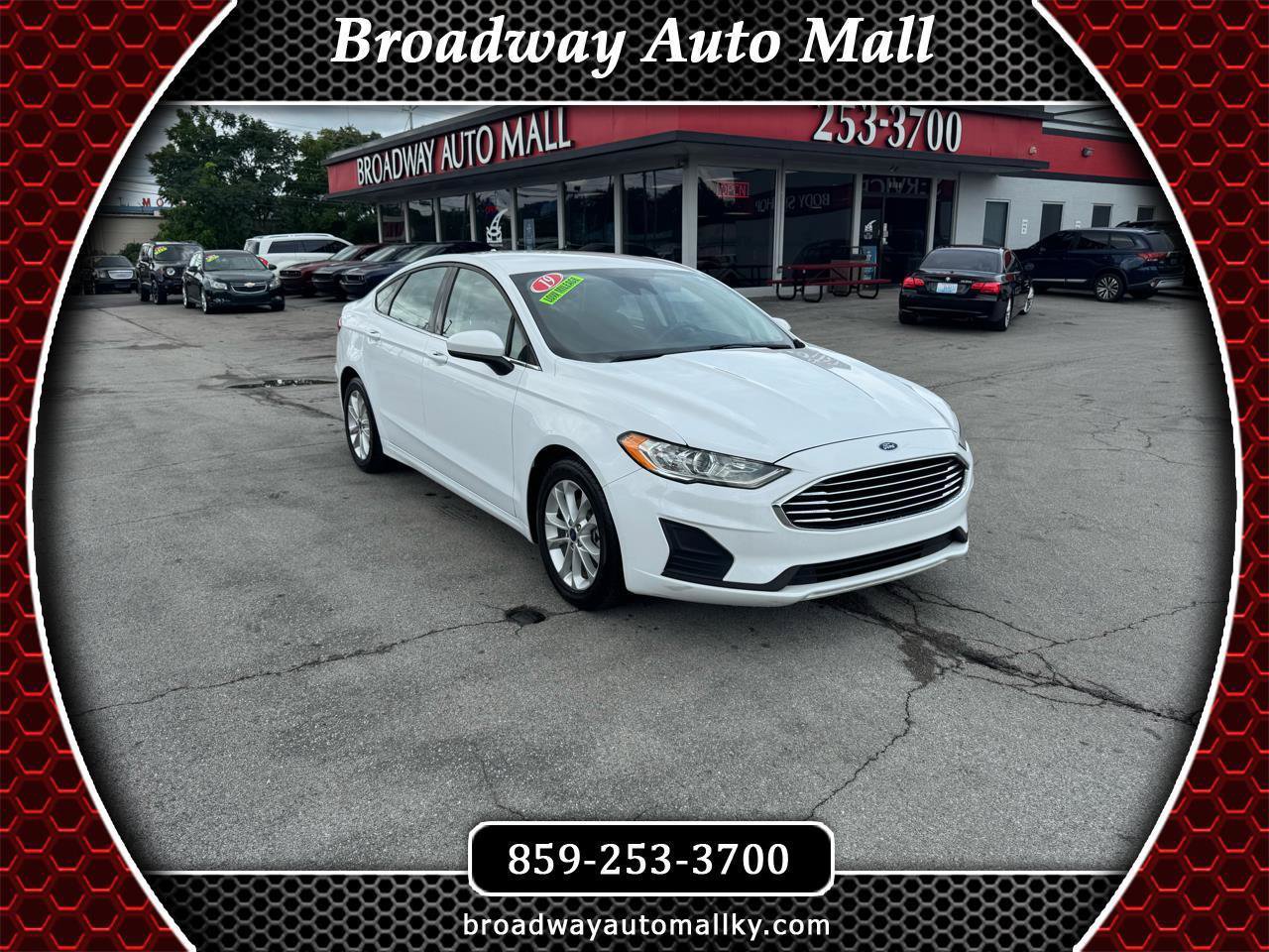 Used 2019 Ford Fusion SE FWD image 1