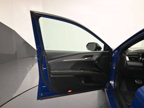 Used 2025 Toyota Camry SE image 11