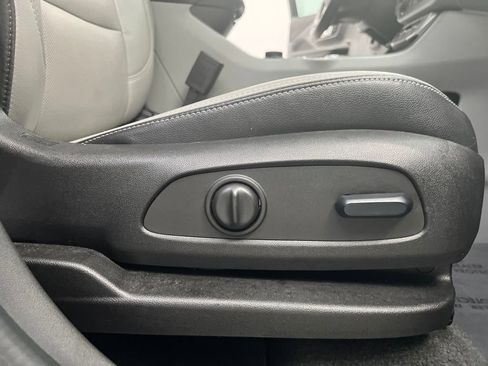 Used 2024 GMC Terrain SLT image 25