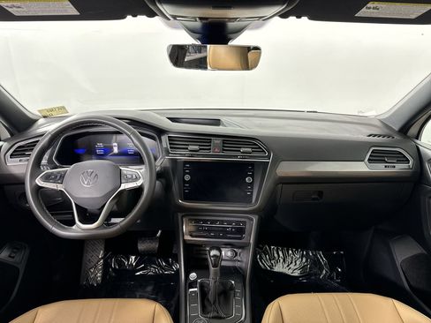 Used 2024 Volkswagen Tiguan SE image 25
