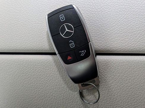 Used 2023 Mercedes-Benz EQB 300 4MATIC w/ Exclusive Package image 43