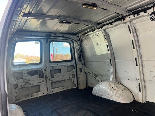 Used 2017 Chevrolet Express 2500 RWD image 7