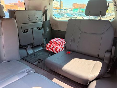 Used 2008 Lexus LX 570 4WD w/ Technology Pkg image 32