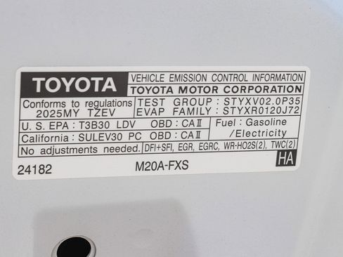 Used 2025 Toyota Prius Plug-In Hybrid FWD image 27