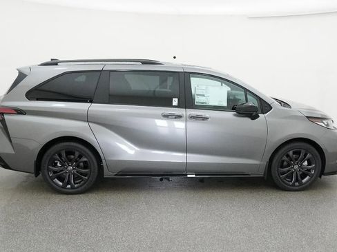 New 2026 Toyota Sienna XSE image 11