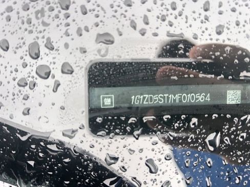 Used 2021 Chevrolet Malibu LT image 3