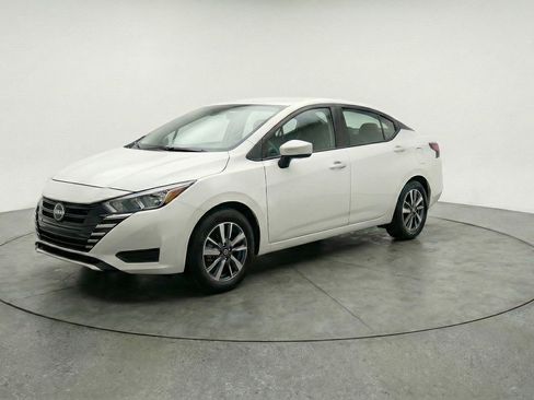 Used 2025 Nissan Versa SV image 3
