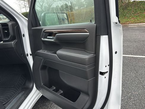 Used 2023 Chevrolet Silverado 1500 LT image 12