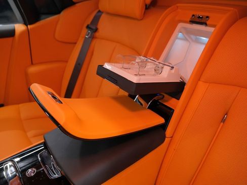 Used 2025 Rolls-Royce Phantom Sedan image 34