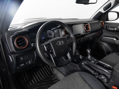Used 2022 Toyota Tacoma TRD Sport w/ Technology Package image 13