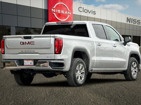 Used 2022 GMC Sierra 1500 SLT image 3