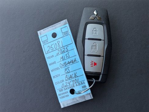 New 2025 Mitsubishi Outlander SE image 31