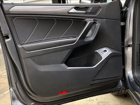 Used 2022 Volkswagen Tiguan SE R-Line image 25