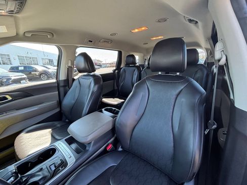 Used 2026 Kia Carnival FWD image 28
