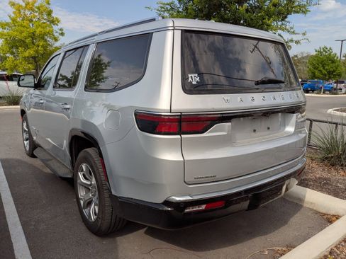 Used 2023 Jeep Wagoneer Series II w/ Convenience Group I AWD/4WD image 4