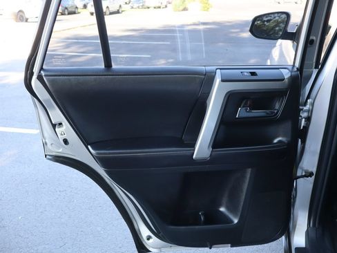 Used 2016 Toyota 4Runner SR5 AWD/4WD image 23