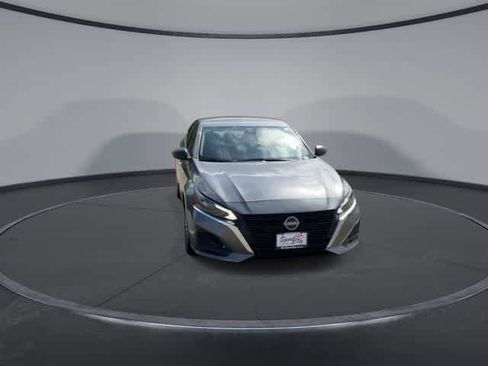 Used 2025 Nissan Altima 2.5 SV FWD image 3