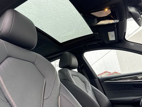 Used 2023 BMW 530e xDrive w/ Premium Package image 15