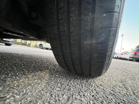 Used 2020 Ford Edge SE image 18