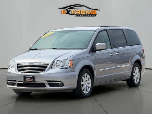 Used 2016 Chrysler Town & Country Touring w/ Driver Convenience Group FWD image 2