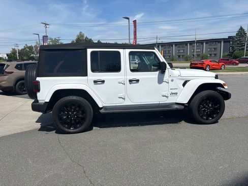 Used 2024 Jeep Wrangler Unlimited Sahara AWD/4WD image 9