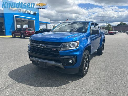 Used 2021 Chevrolet Colorado Z71 AWD/4WD image 3