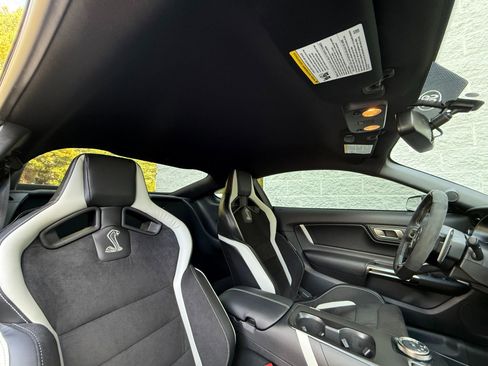 Used 2022 Ford Mustang Shelby GT500 w/ Carbon Fiber Track Pack image 42