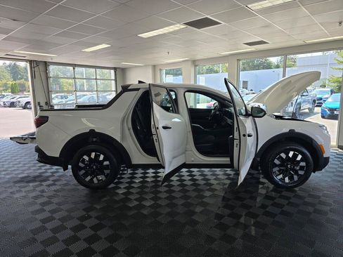 Used 2025 Hyundai Santa Cruz SE AWD/4WD image 16