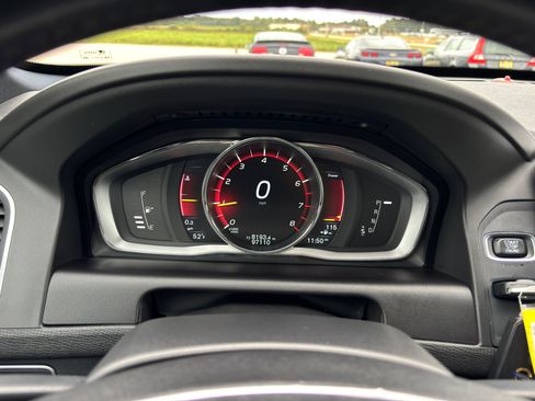 Used 2016 Volvo XC60 T5 Premier w/ Proximity Package image 14