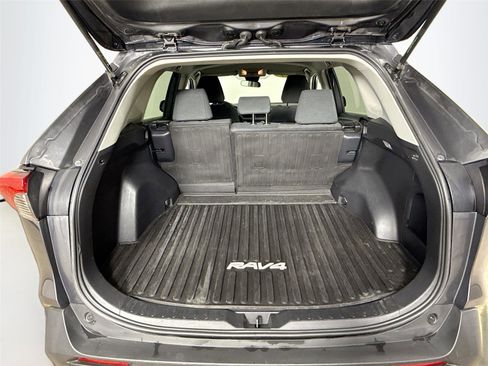 Used 2021 Toyota RAV4 LE image 24