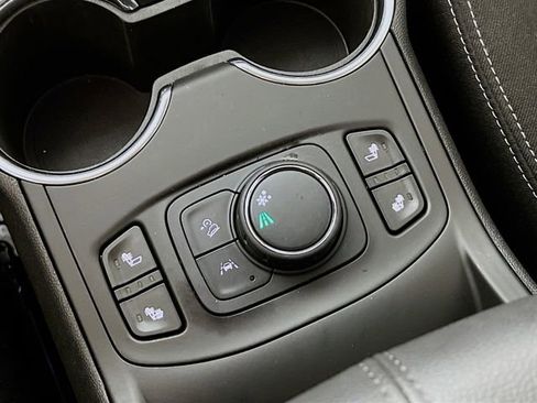 Used 2023 GMC Terrain SLE w/ Driver Convenience Package FWD image 21