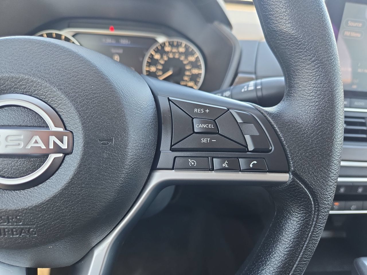 Used 2025 Nissan Altima 2.5 SV FWD image 17