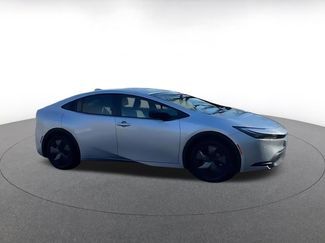 Used 2025 Toyota Prius LE video 2