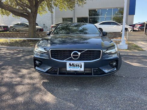 Used 2019 Volvo S60 T6 R-Design image 2