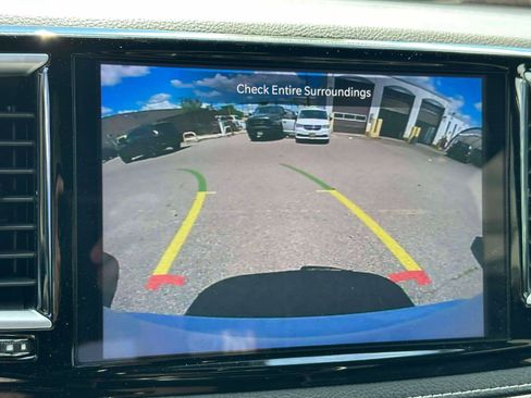 Used 2025 Chrysler Pacifica Limited FWD image 28