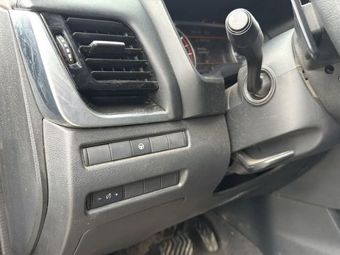 Used 2022 Nissan Rogue SV AWD/4WD image 9