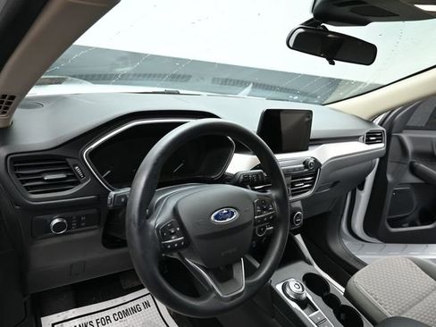 Used 2020 Ford Escape SE image 13